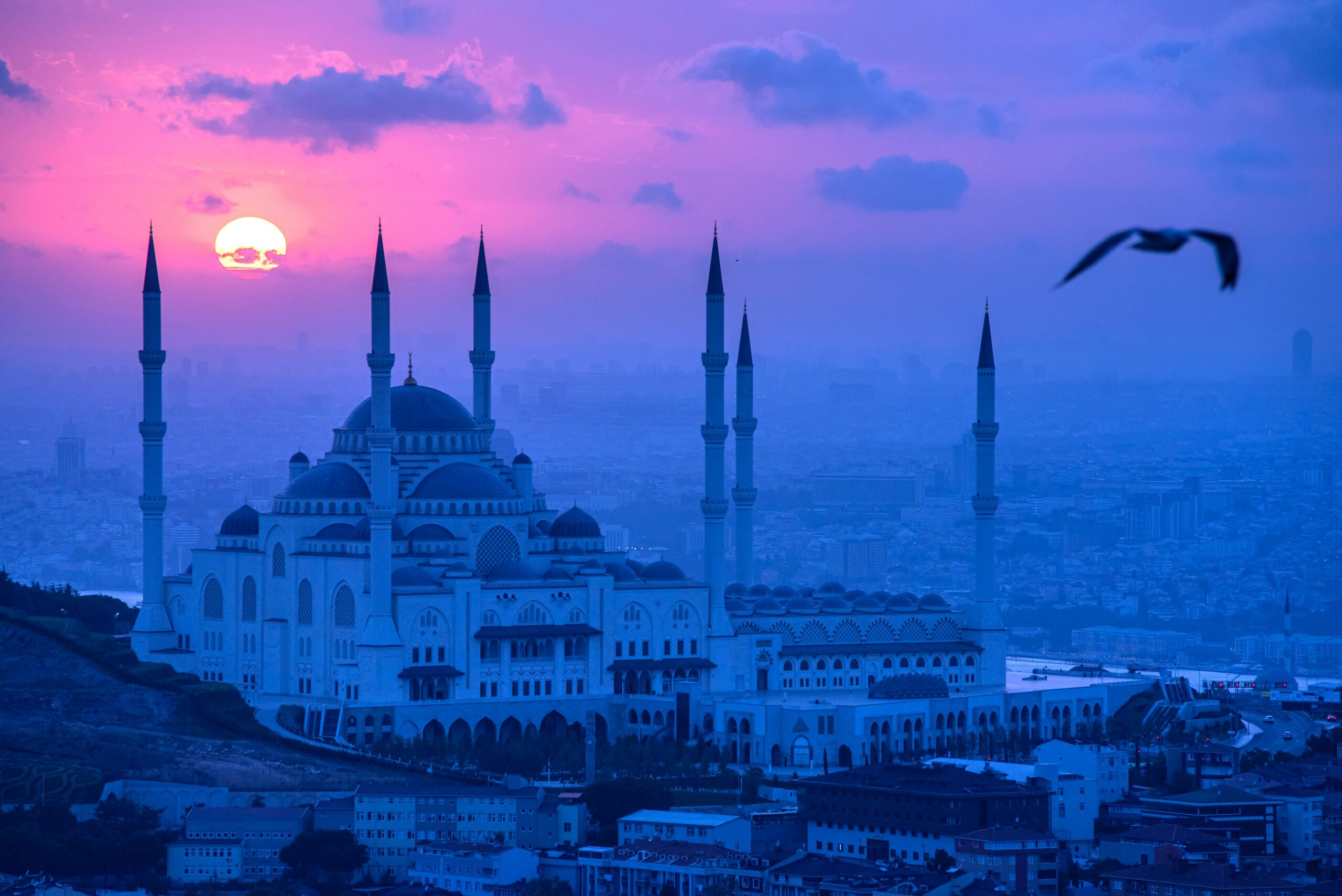 https://www.pexels.com/photo/blue-mosque-at-sunset-istanbul-turkey-13337127/ Blue Mosque at Sunset, Istanbul, TurkiyePhoto by Soner Arkan at Pexels